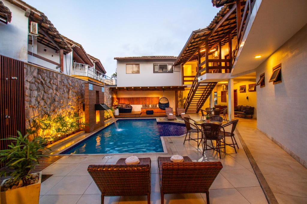 A piscina localizada em Hotel Bem Brasil ou nos arredores