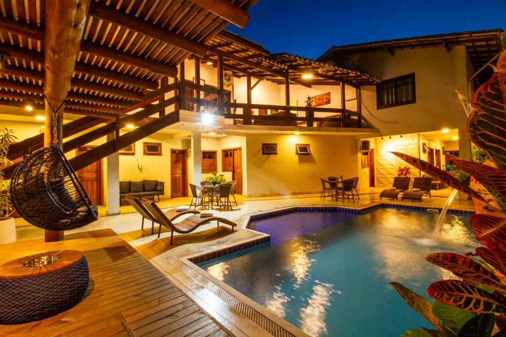 A piscina localizada em Hotel Bem Brasil ou nos arredores