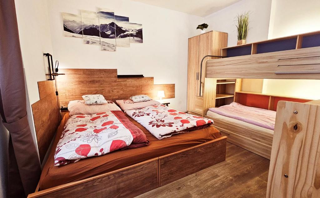 Двох'ярусне ліжко або двоярусні ліжка в номері Apartmán Pod Žalým - Hořejší Vrchlabí