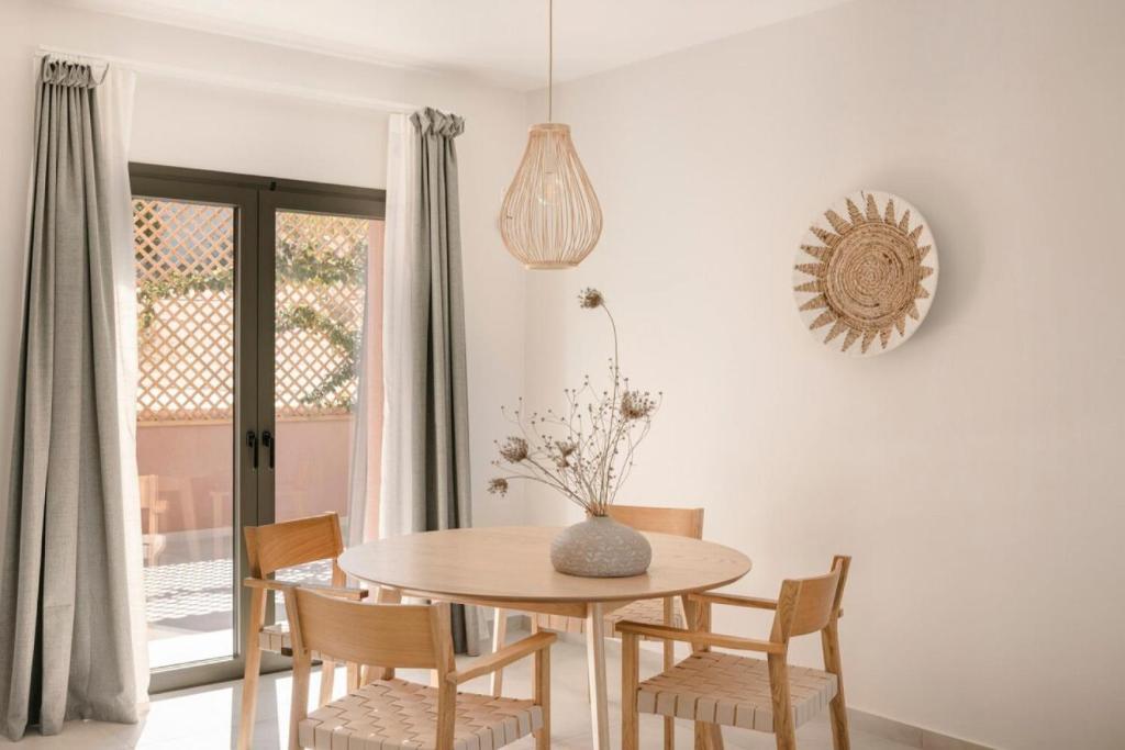 Zdjęcie z galerii obiektu Nirvana - Unalome Villas w mieście Andipáta Erísou