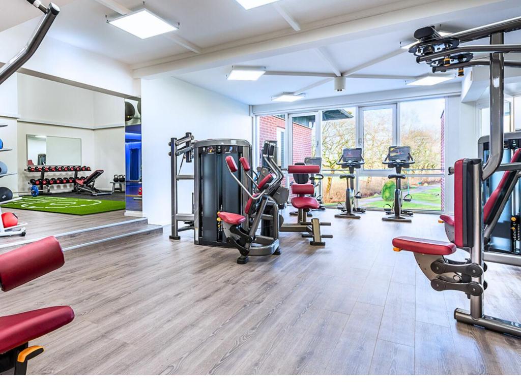 Fitness centrum a/nebo fitness zařízení v ubytování Steigenberger Hotel Treudelberg Hamburg