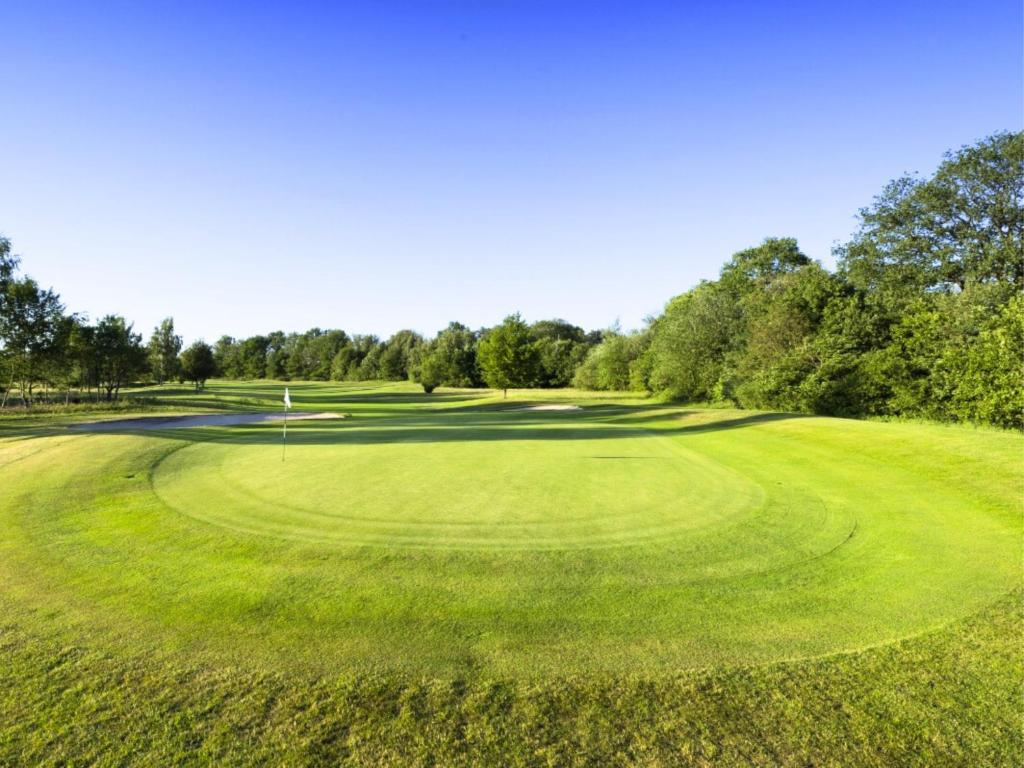 Golf v hotelu nebo okolí