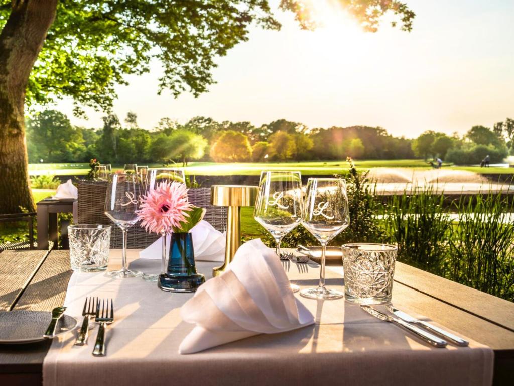 Nápoje v ubytování Steigenberger Hotel Treudelberg Hamburg