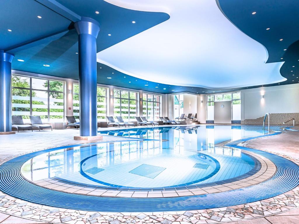 Bazén v ubytování Steigenberger Hotel Treudelberg Hamburg nebo v jeho okolí