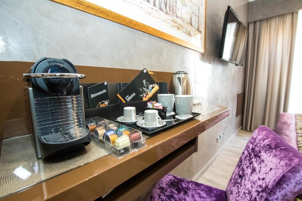 Vaticano Julia Guest House的咖啡和沏茶工具