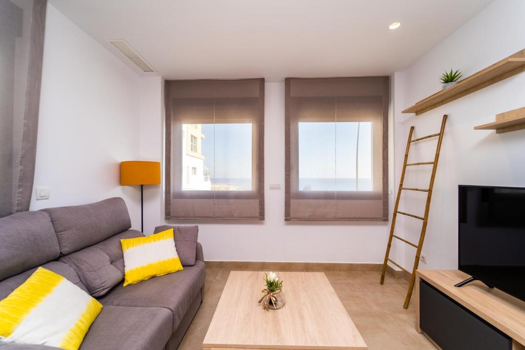 TV a/nebo společenská místnost v ubytování Vistamar Colors Boutique Luxury Apartments By DLV -Adults Only-