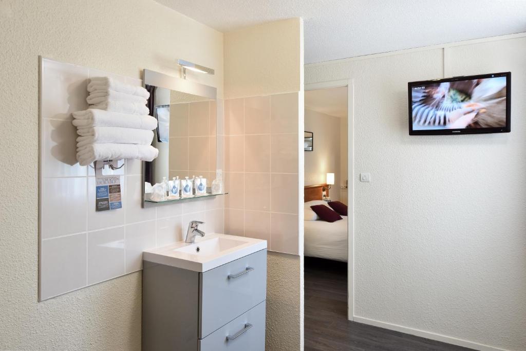 Kyriad Saint-Etienne Centre - Family Room