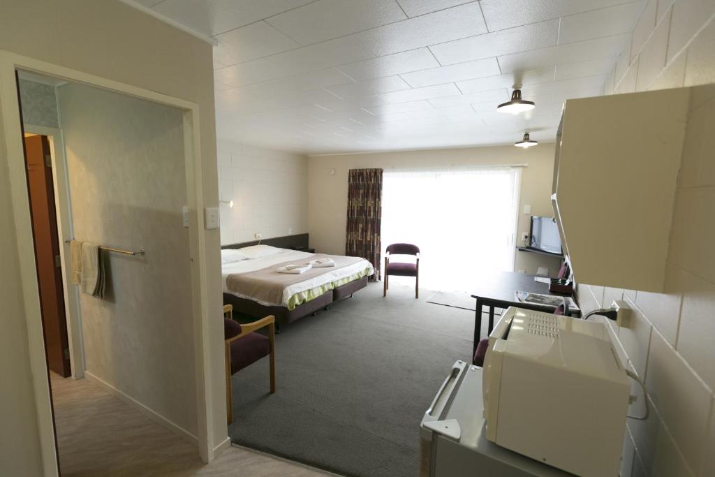 Postel nebo postele na pokoji v ubytování Maple Lodge Motel