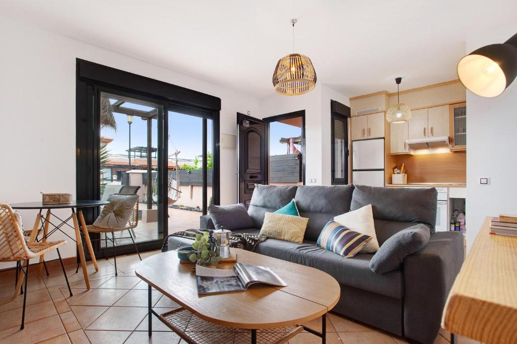 a living room with a couch and a table at Casa Vicente Majanicho in Lajares