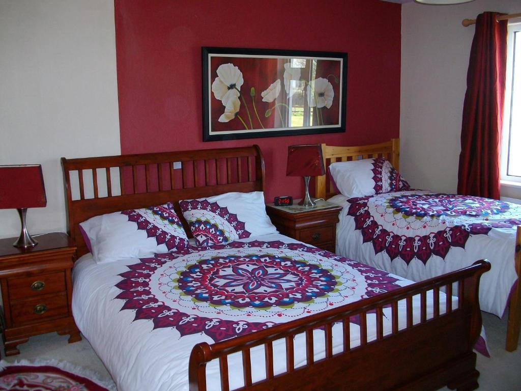 Postel nebo postele na pokoji v ubytování Clonmacnoise B&B