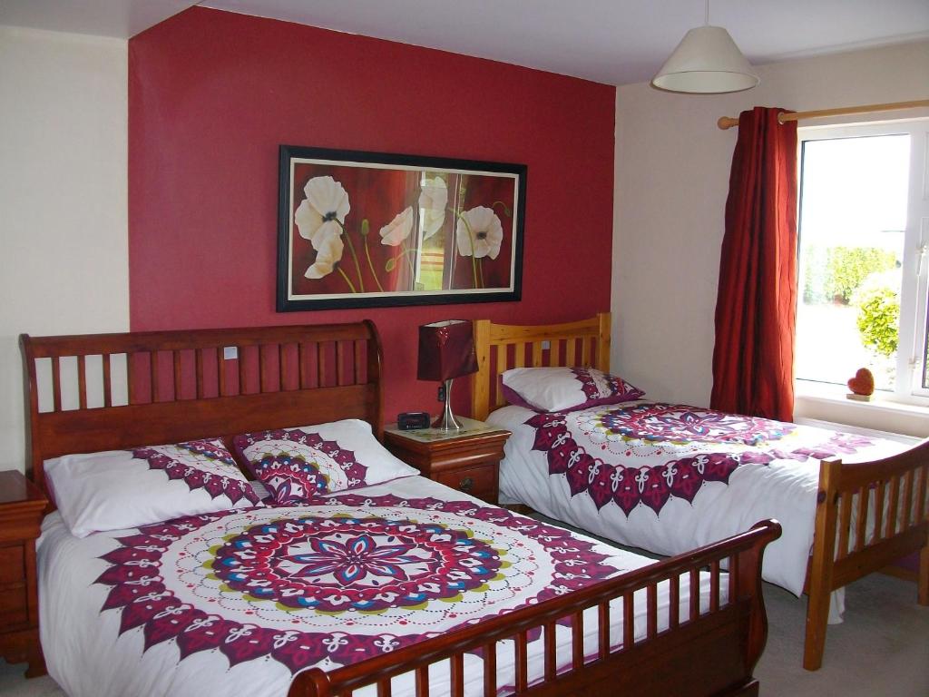 Postel nebo postele na pokoji v ubytování Clonmacnoise B&B