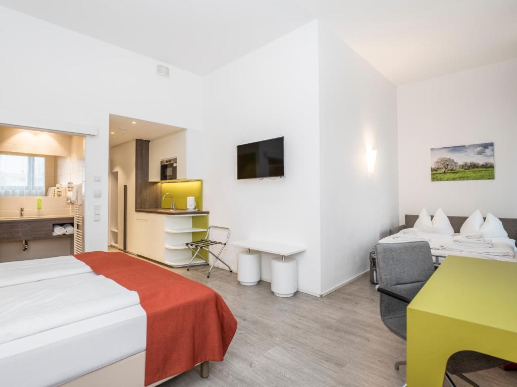 Postel nebo postele na pokoji v ubytování Eco Suite Hotel