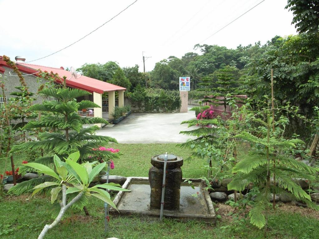 a garden with a water fountain in the yard at Jia Jia Homestay in Yuli