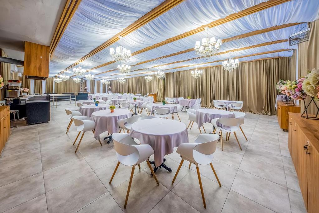 Restaurace v ubytování Cron Palace kosher Tbilisi Hotel