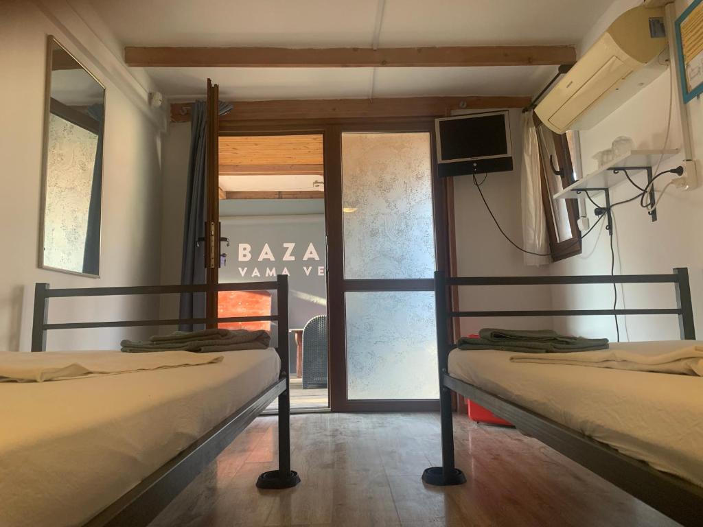 Postel nebo postele na pokoji v ubytování Bazart Vama Veche