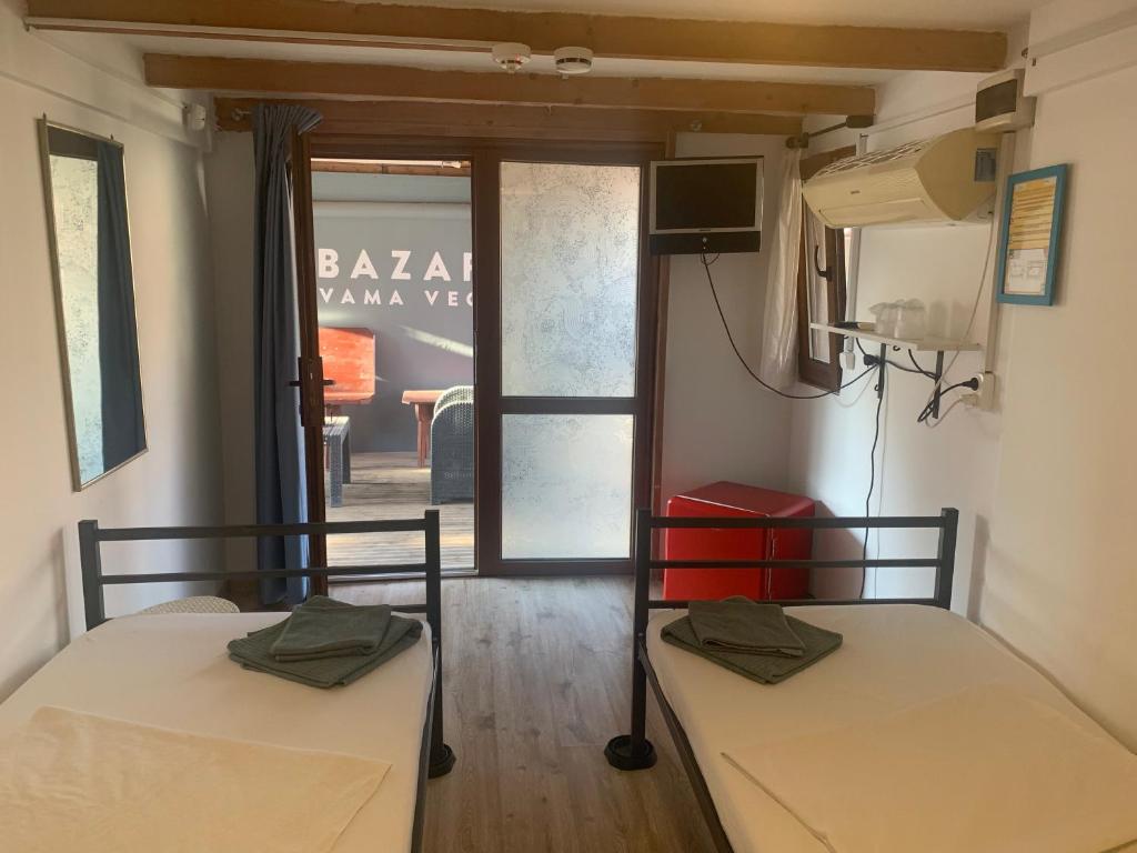 Postel nebo postele na pokoji v ubytování Bazart Vama Veche