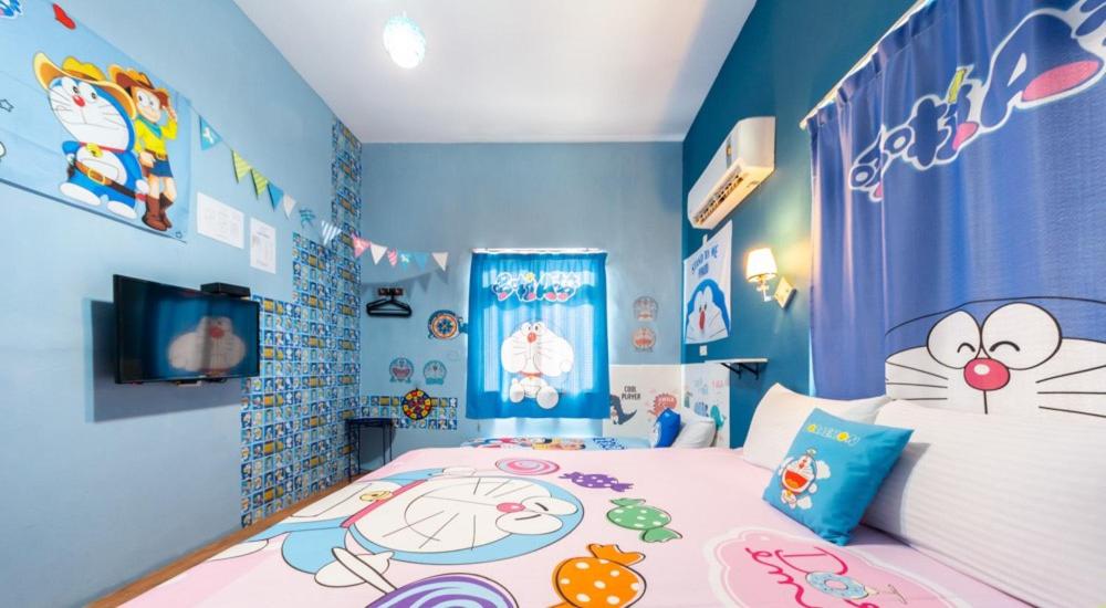 Postel nebo postele na pokoji v ubytování Top50 卡通主題