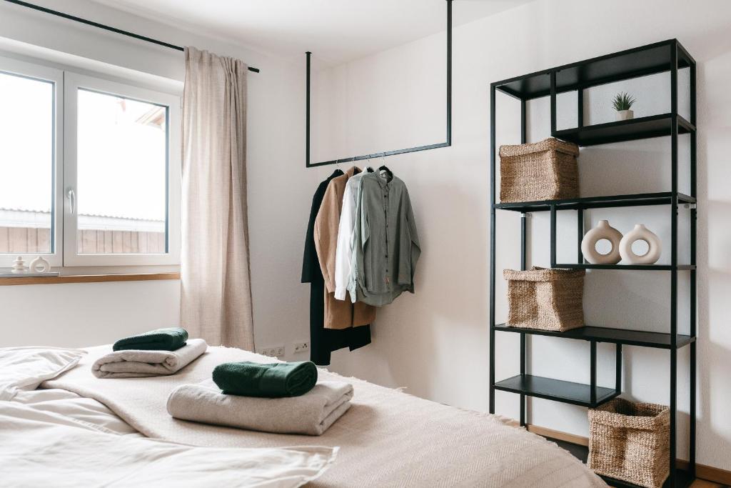 Postel nebo postele na pokoji v ubytování Design Apartment 128qm mit Ausblick