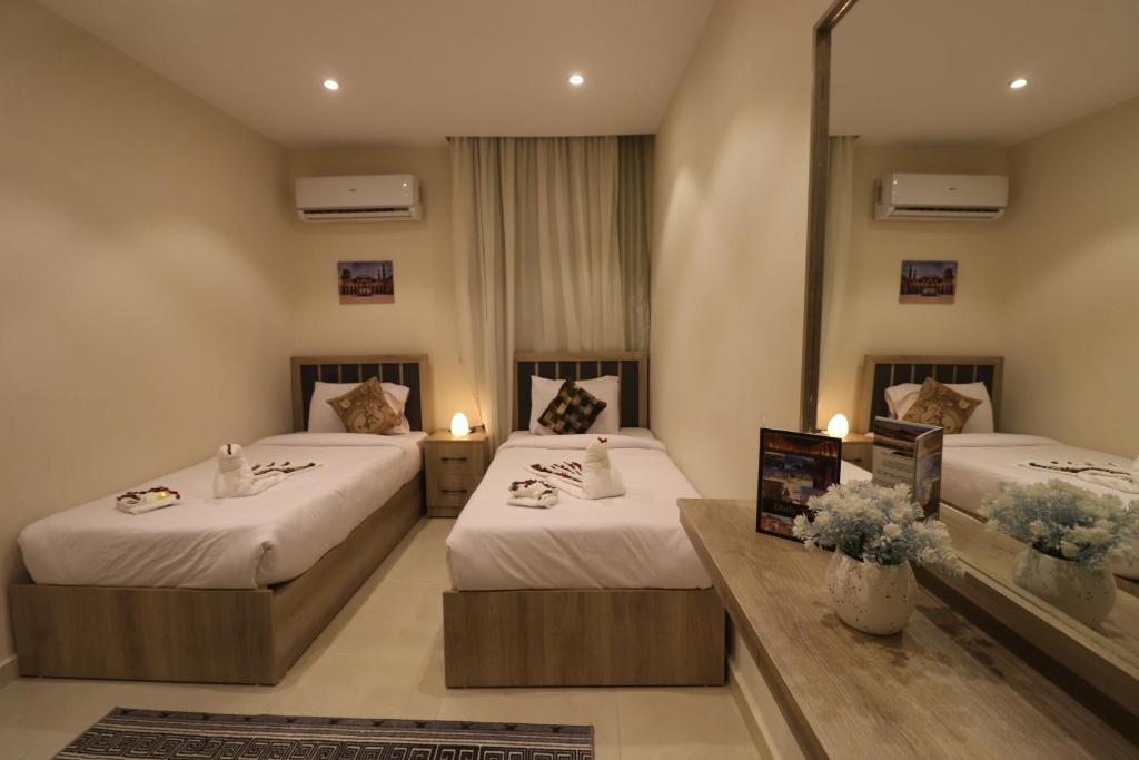 Postel nebo postele na pokoji v ubytování Locanda Pyramids Hotel