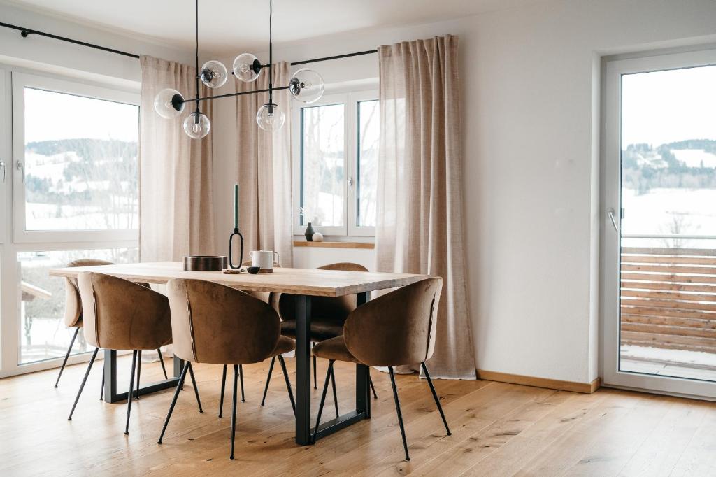 Fotografie z fotogalerie ubytování Design Apartment 128qm mit Ausblick v destinaci Rettenberg