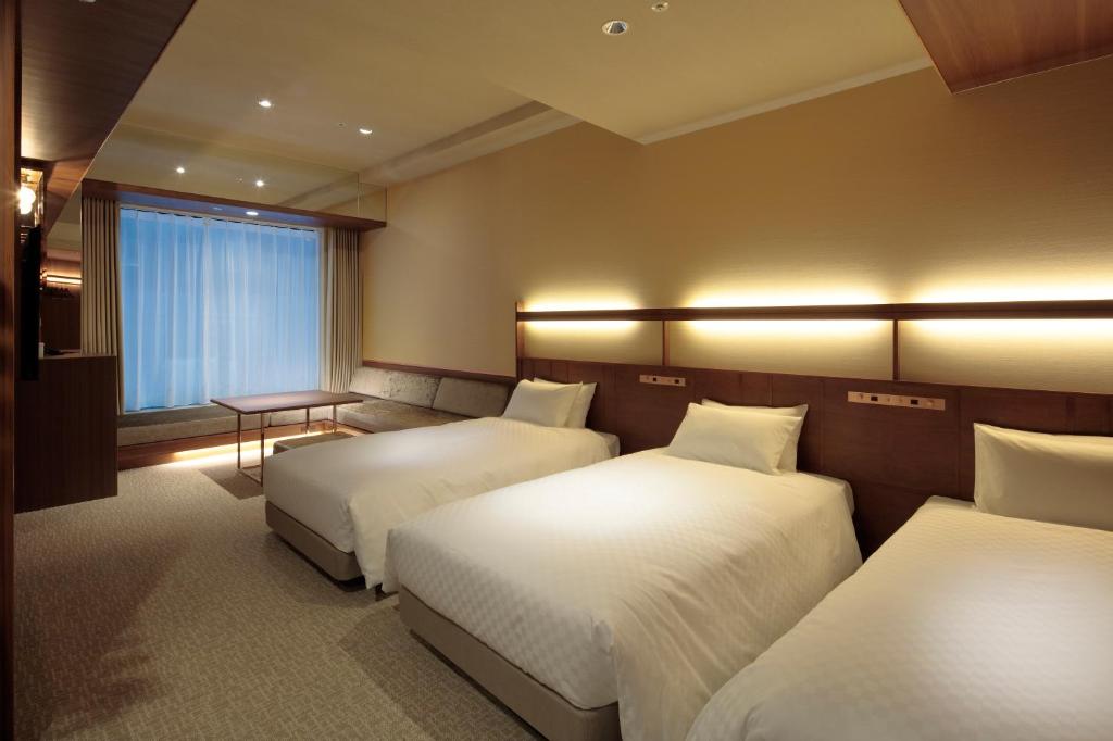 Candeo Hotels Osaka Shinsaibashi - Chambre Triple Exécutive Avec 1 Canapé-Lit Et Accès Au Salon - Étage Élevé - Non-Fumeur