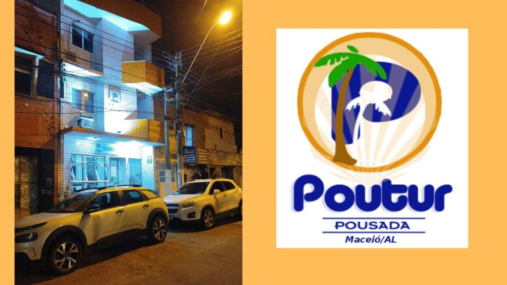un panneau pour un concessionnaire automobile pucara à côté de deux voitures garées dans l'établissement Poutur Pousada, à Maceió