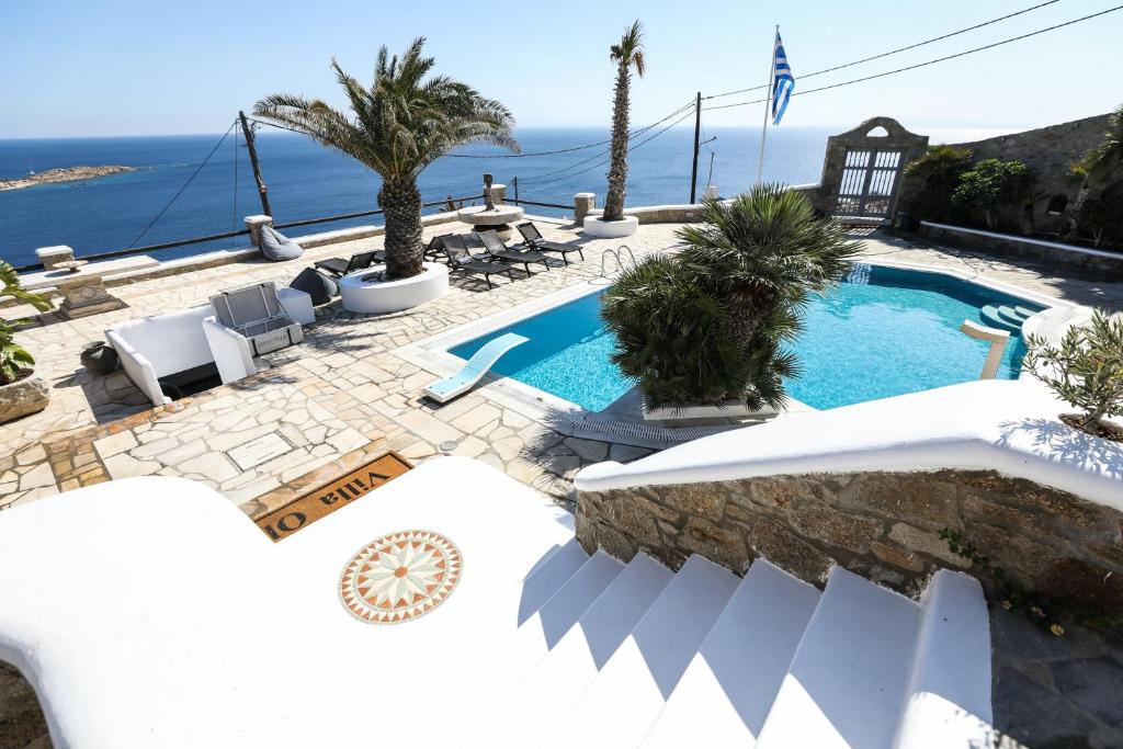 Bazén v ubytovaní Ozar Villas Mykonos alebo v jeho blízkosti