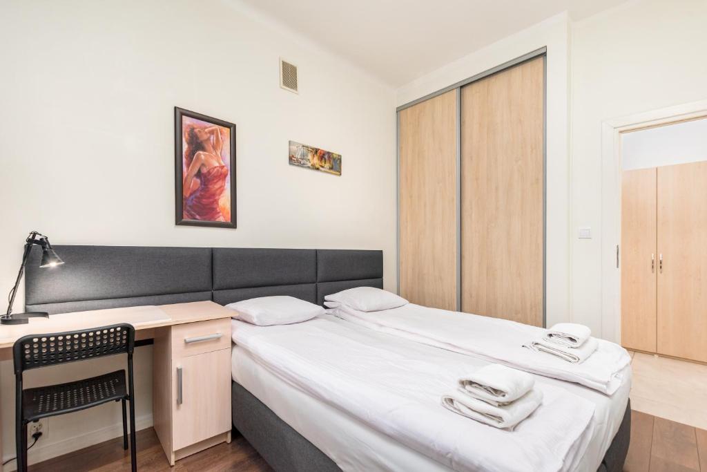 Posteľ alebo postele v izbe v ubytovaní Apartamenty Wawa Centrum by Your Freedom
