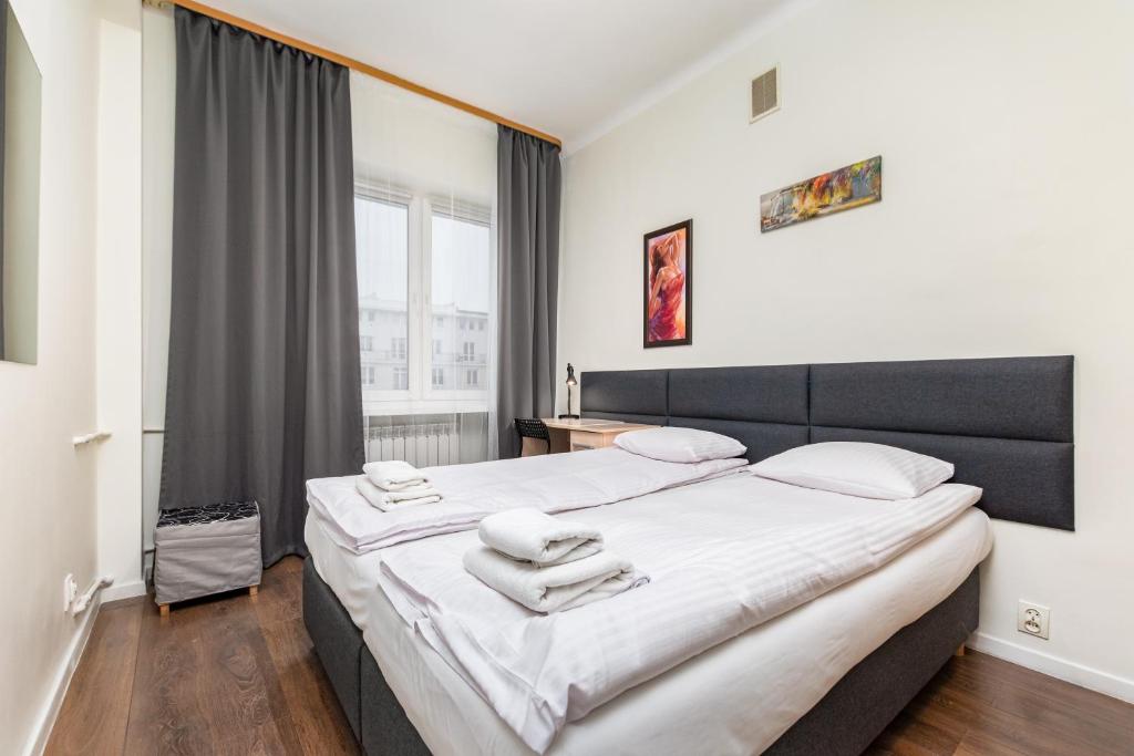Posteľ alebo postele v izbe v ubytovaní Apartamenty Wawa Centrum by Your Freedom