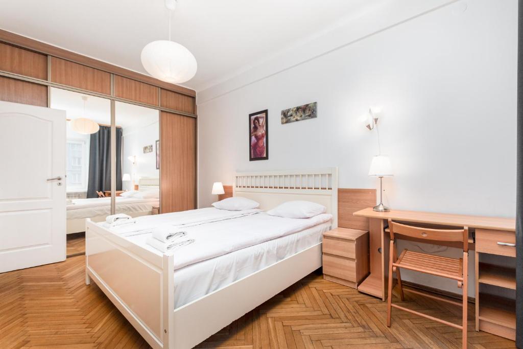 Posteľ alebo postele v izbe v ubytovaní Apartamenty Wawa Centrum by Your Freedom