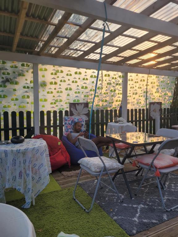 Posezení v ubytování Shannon Estuary Glamping