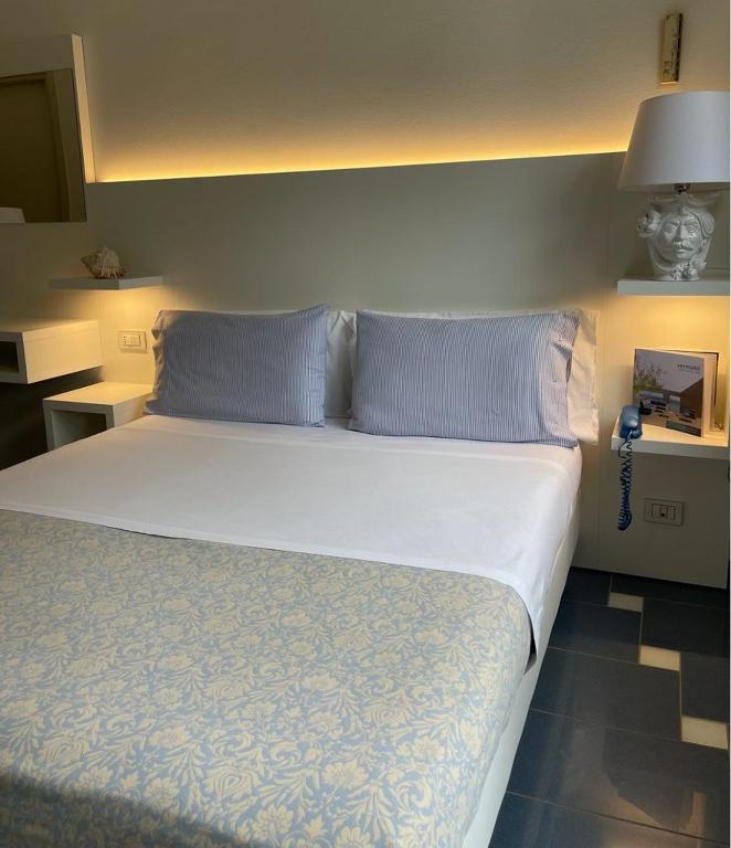 Postel nebo postele na pokoji v ubytování CASA MAJOR Hotel & Appartamenti CERVIA
