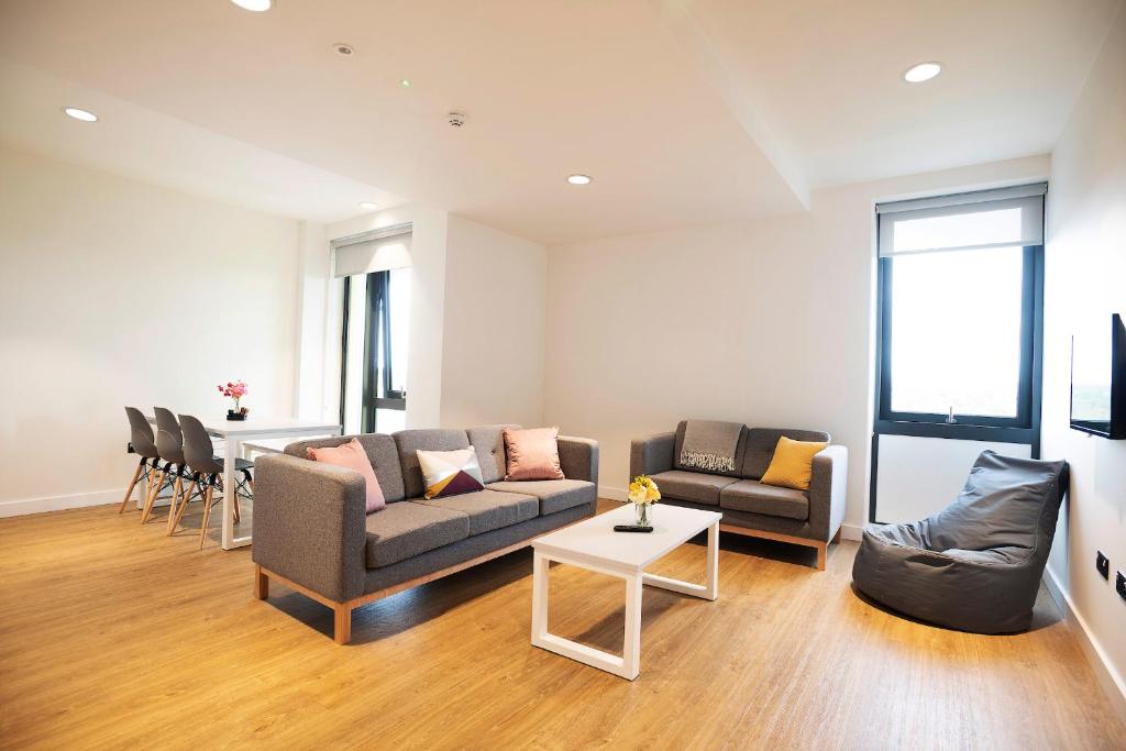 Posezení v ubytování University of Galway Rooms