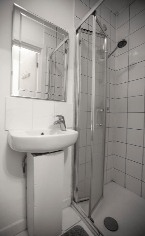 The Finsbury Guesthouse - Small Single Room
