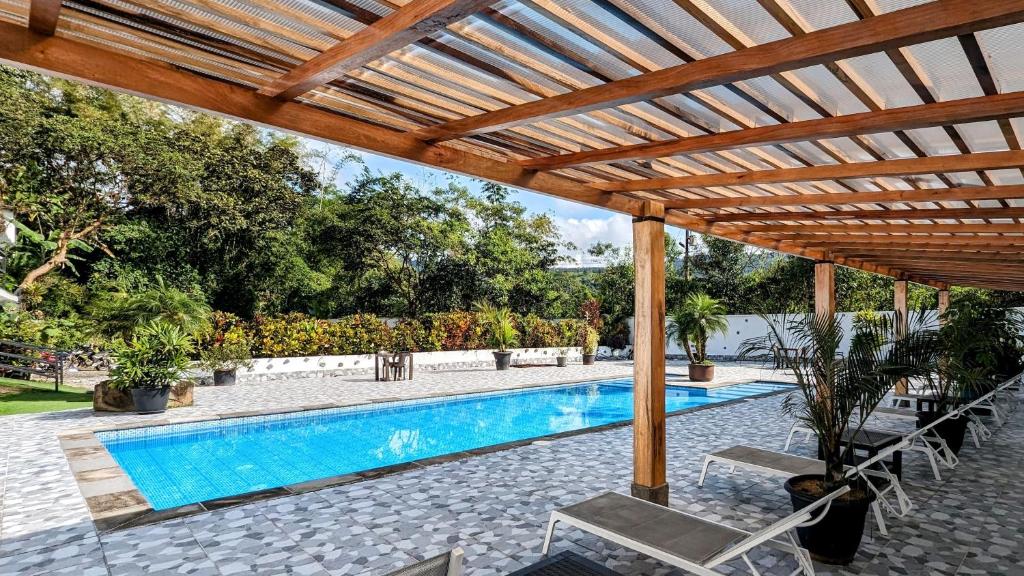 Bazén v ubytování Las Terrazas de Dana Boutique Lodge & Spa nebo v jeho okolí