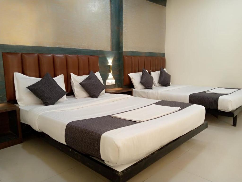 TRI HOTEL - Deluxe King Room