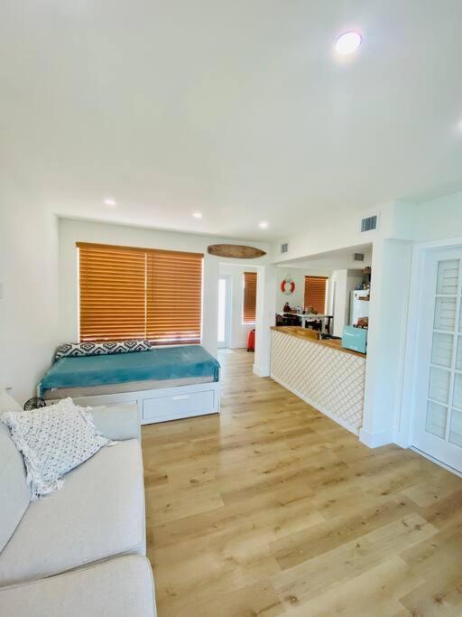 Postel nebo postele na pokoji v ubytování Newly renovated and cozy home in the Florida Keys