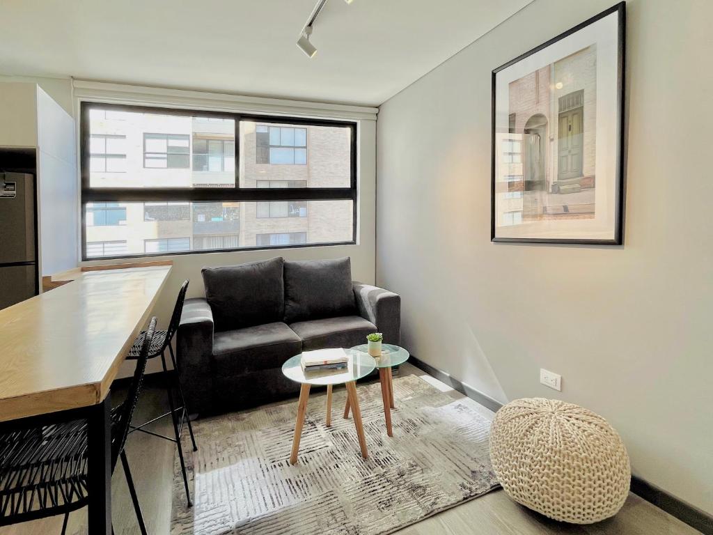 A seating area at Spectacular Loft In Luxury Building