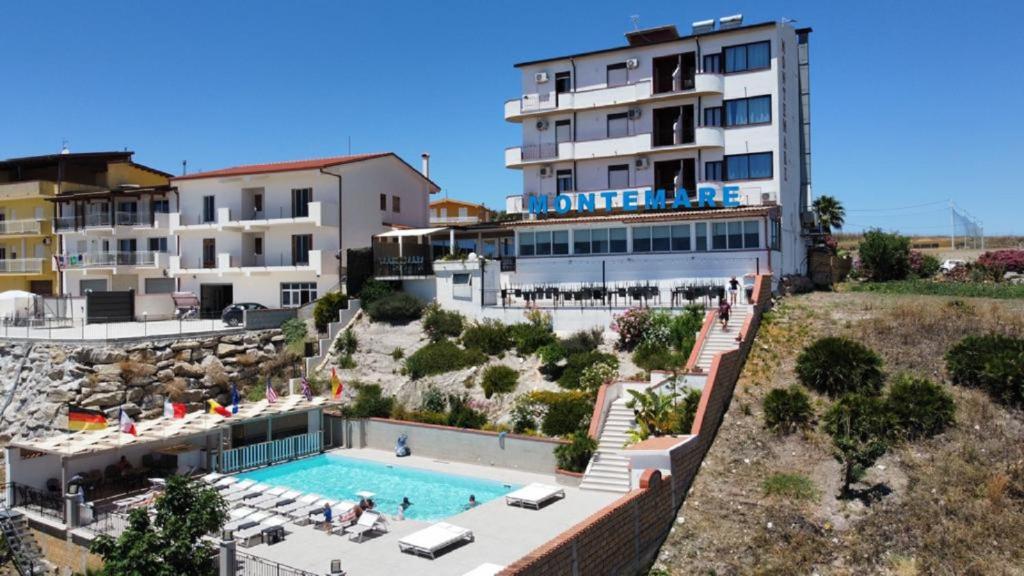 Bazén v ubytování B&B Monte (Montemare) nebo v jeho okolí