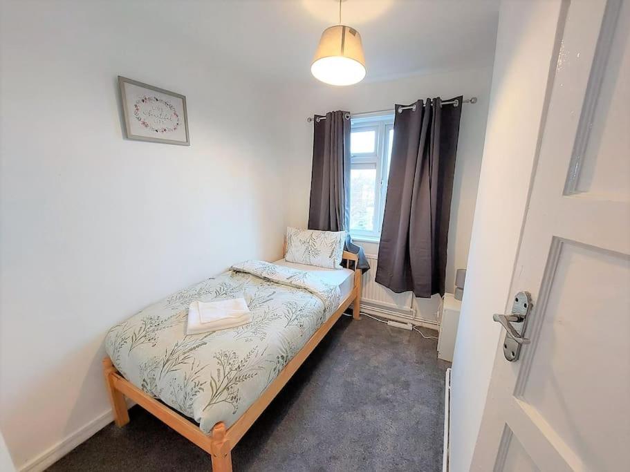 Postel nebo postele na pokoji v ubytování 3 bedroom Flat in Hoxton London