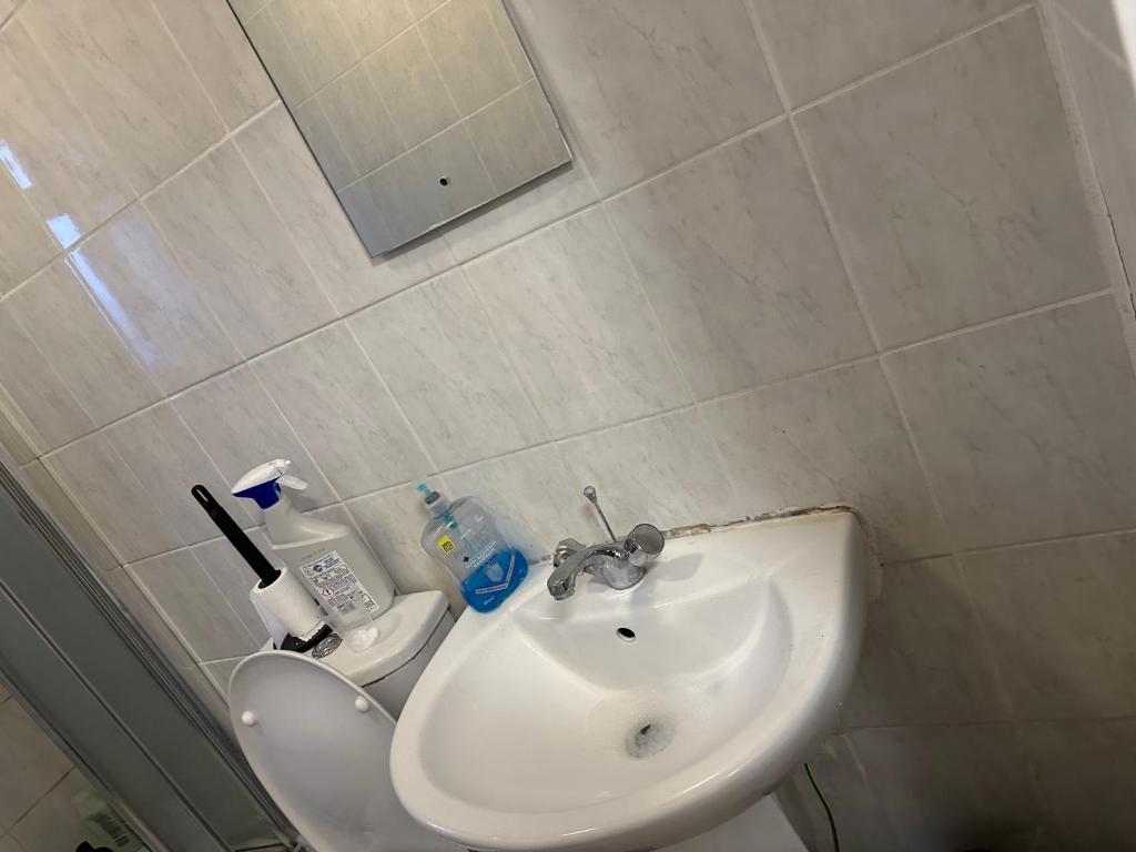 a bathroom with a white sink and a toilet at FLAT 5 37A LONDON ROAD in London