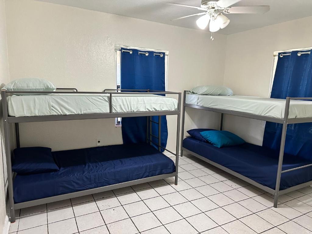 Postel nebo postele na pokoji v ubytování Hospedaje North Miami