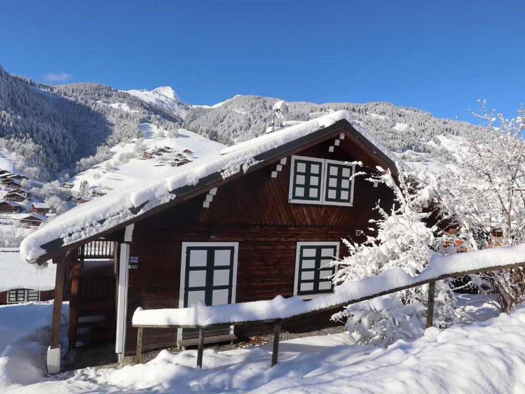 a log cabin with snow on the roof at Chalet familial spacieux et lumineux à 5 min du centre, avec balcon, Wi-Fi, proche des pistes - FR-1-342-312 in Beaufort