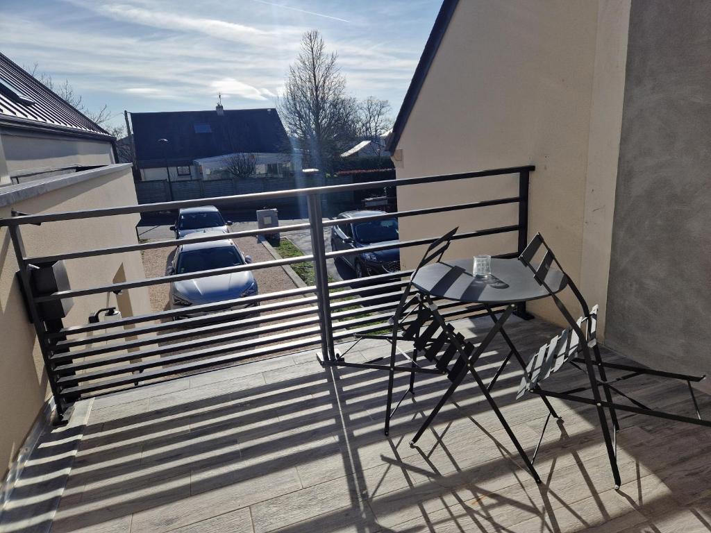 A balcony or terrace at LE PATUREAU Gite en campagne avec terrasse Carquefou - Nantes