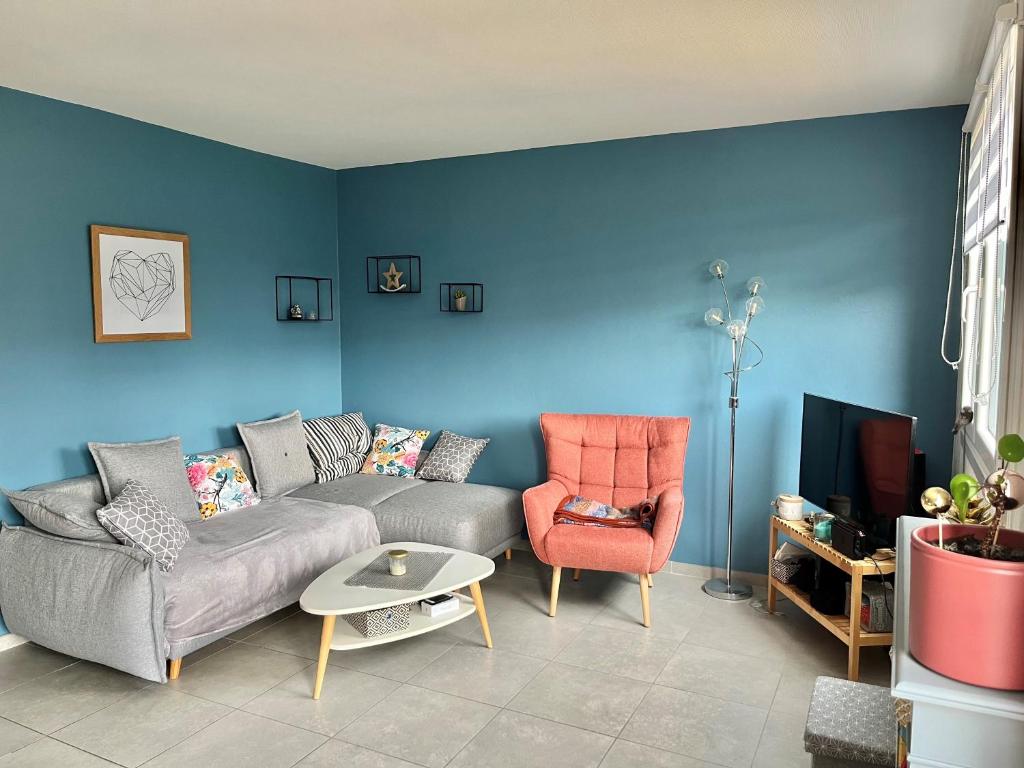 Photo de la galerie de l'établissement Maison 6 personnes avec parking privé (à 1km du circuit et à 270 mètres de l’arrêt tram T1-Jules Raimu), au Mans