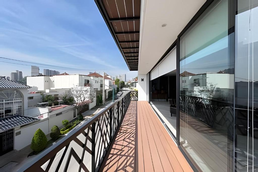 En balkon eller terrasse på Departamento para grupos grandes