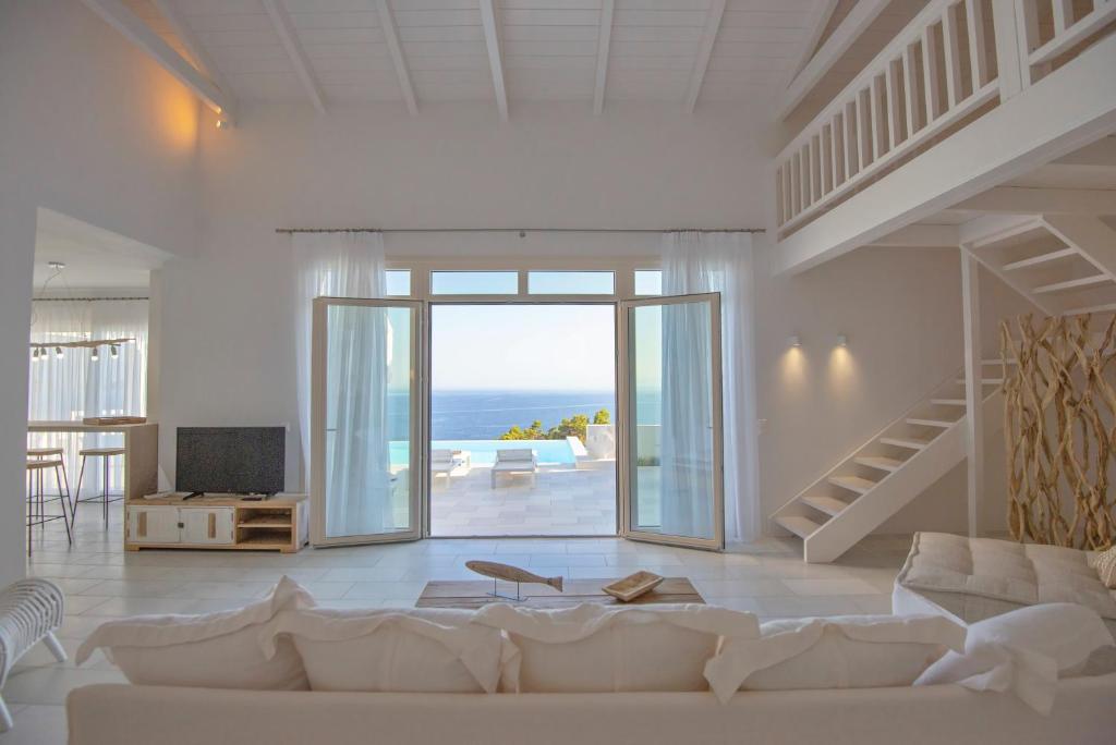 Телевизор и/или развлекательный центр в Anemone Villas hotel