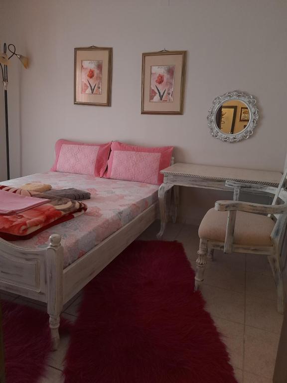 Postel nebo postele na pokoji v ubytování Antonioy apartment Kalampaka