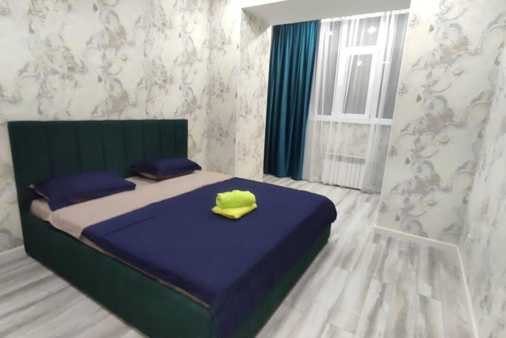 Ένα ή περισσότερα κρεβάτια σε δωμάτιο στο Shanyrak apartments, 2 Комн