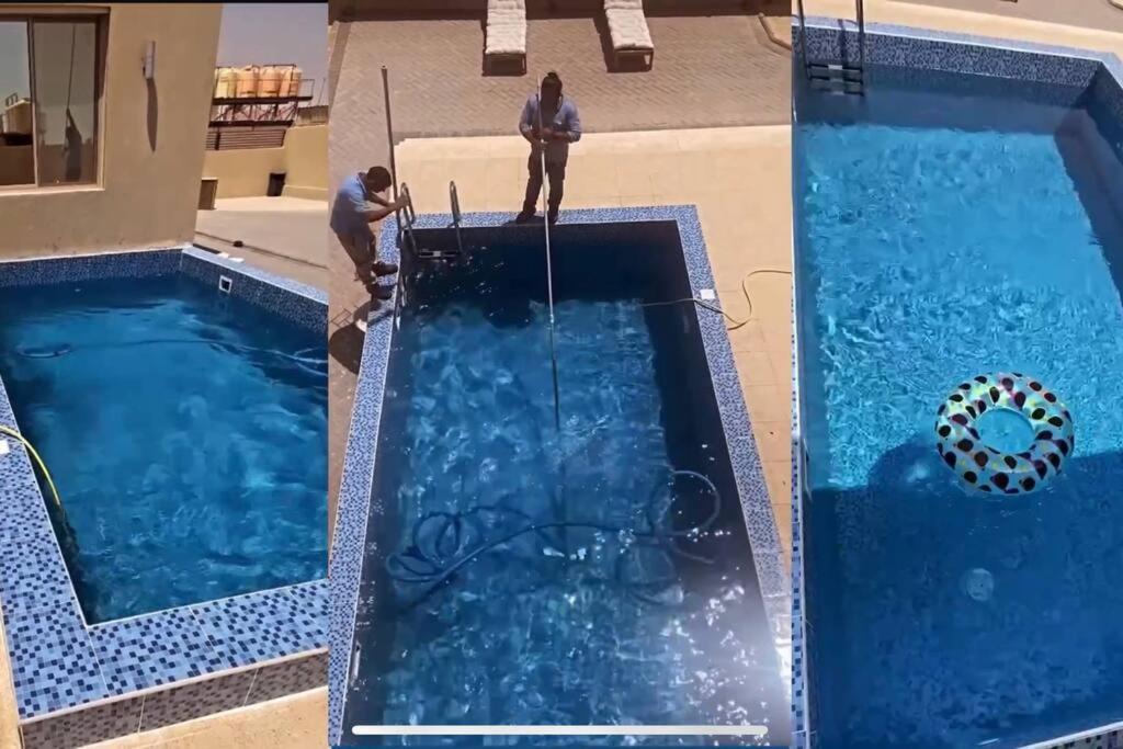 Al ‘Abdalīyah的住宿－Luxury Private Villa，两个男人站在游泳池的顶上